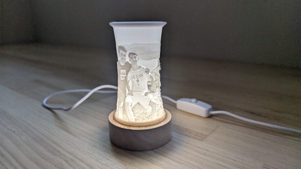 Cilindro litográfico curvado personalizado · Base madera USB