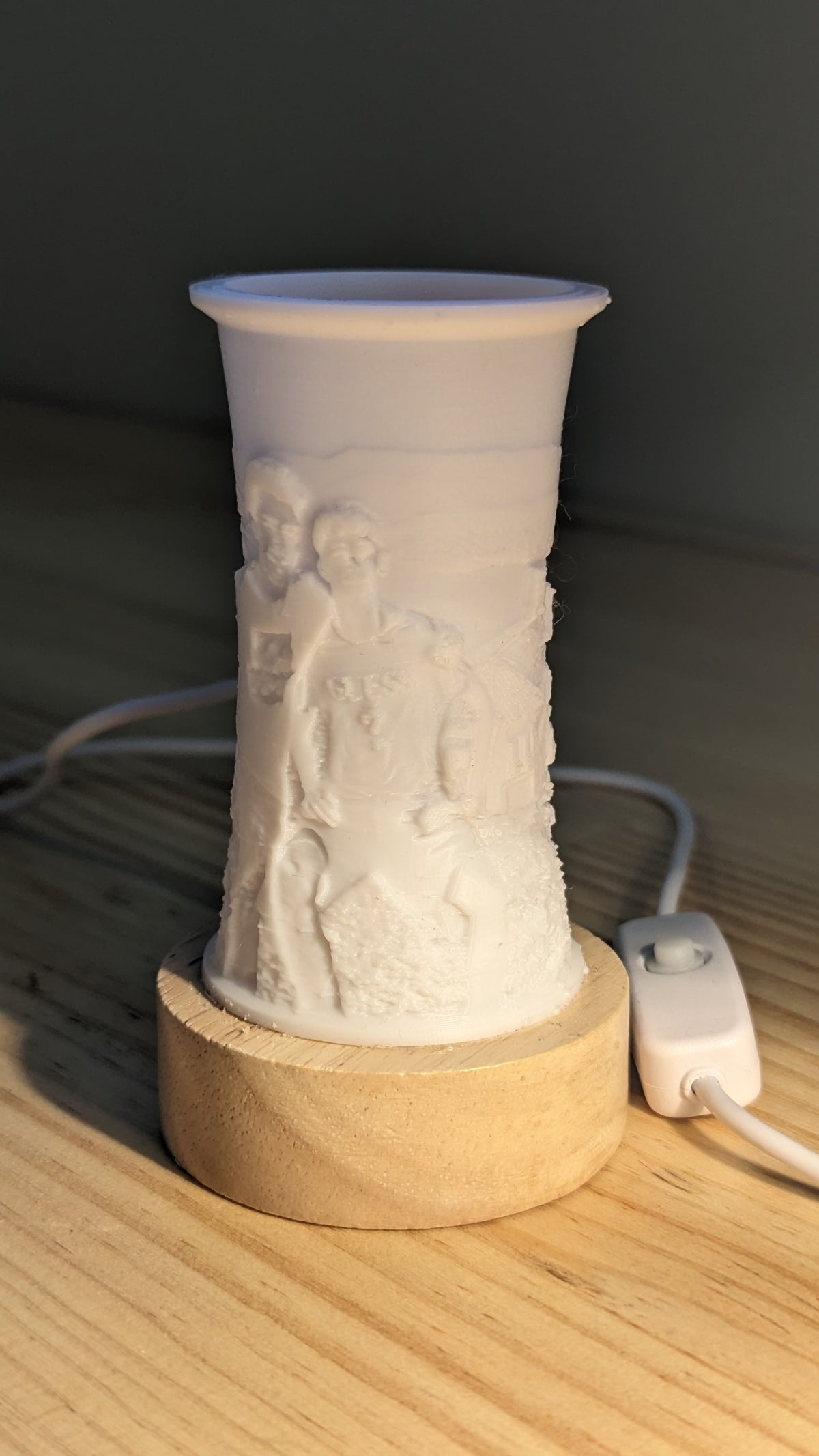 Cilindro litográfico curvado personalizado · Base madera USB